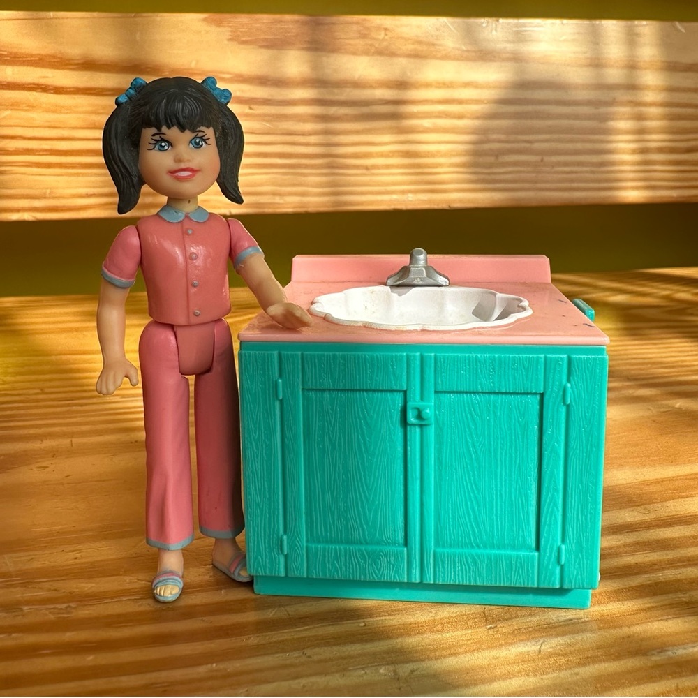 Vintage-Secret Places Washroom Sink